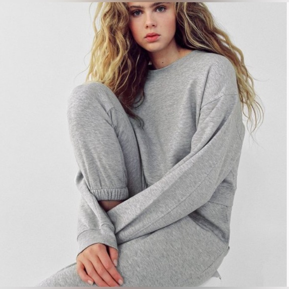 ZARA CROPPED CREW NECK SWEATSHIRT - Picture 2 of 8